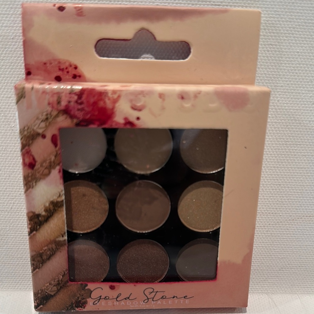 Max Studio Gold Stone Eye Shadow Palette with 9 Colors.